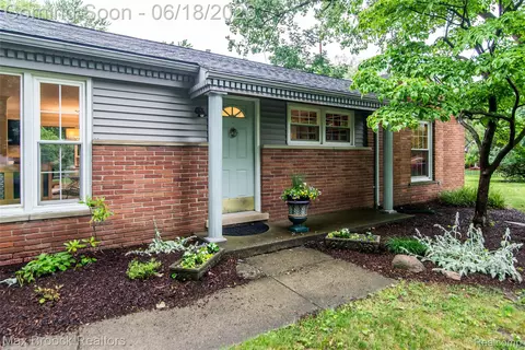6799 E Dartmoor Rd, West Bloomfield, MI 48322