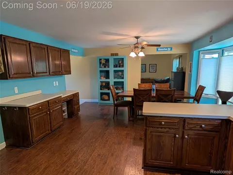 16883 Kenneth Dr, Macomb, MI 48044 photo 4