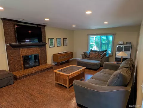 Living - 16883 Kenneth Dr, Macomb, MI 48044 photo 2 of 4