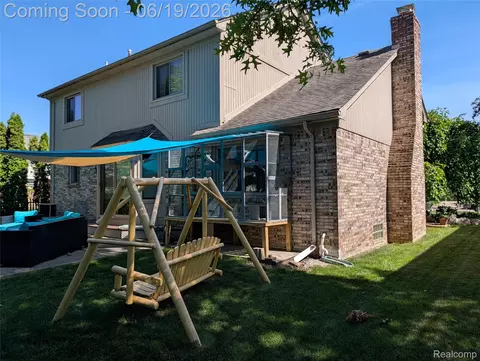 16883 Kenneth Dr, Macomb, MI 48044 photo 6