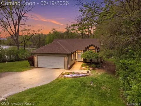 6053 N Bay, Springfield, MI 48346