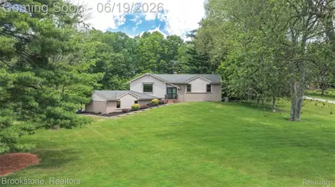 12168 Carriage Trail Cir, Springfield, MI 48350