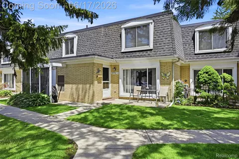 29792 City Center Dr, Warren, MI 48093