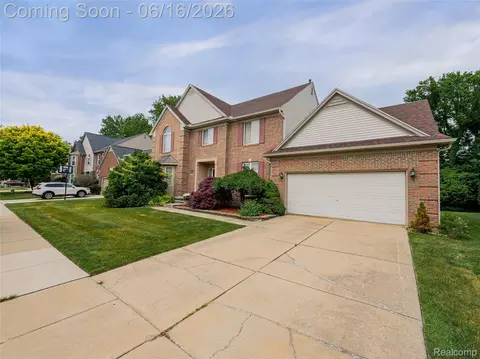 2931 Briarwood Dr, Troy, MI 48085