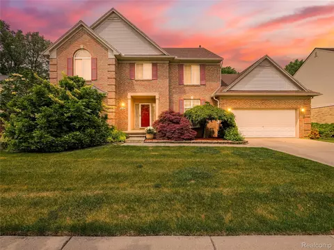 2931 Briarwood Dr, Troy, MI 48085