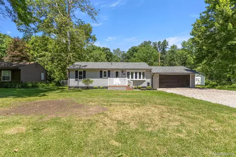 38530 Superior St, Romulus, MI 48174