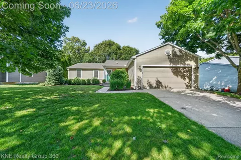 895 Fairway Trails Dr, Brighton, MI 48116