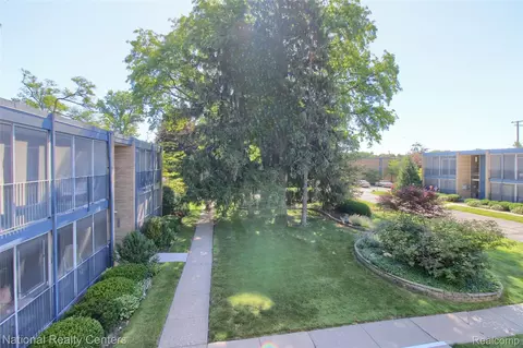 16547 Middlebelt Rd #6, Livonia, MI 48154