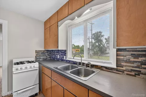 Kitchen - 501 Kaiser Rd, Unadilla, MI 48137 photo 2 of 4