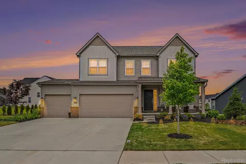 2751 Salt Springs Dr, Saline, MI 48176