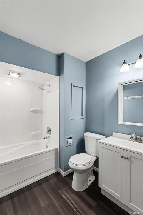 Bath - 1260 Gilbert St, Flint, MI 48532 photo 1 of 3