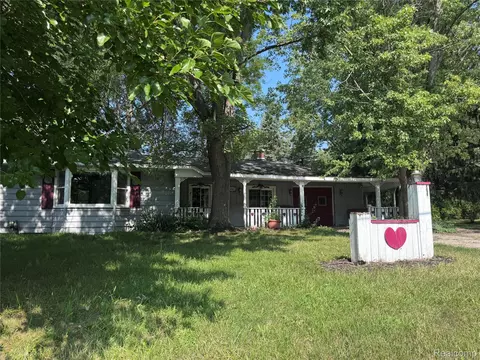 Exterior - 1260 Gilbert St, Flint, MI 48532 photo 11 of 12