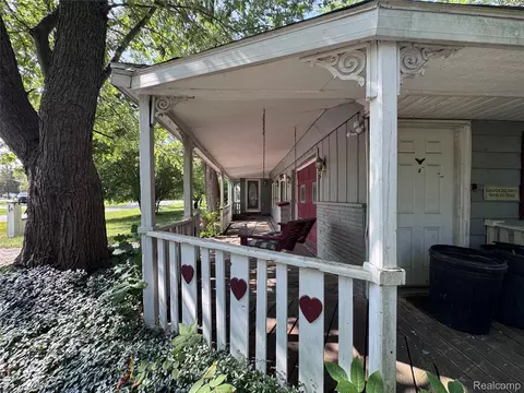 Exterior - 1260 Gilbert St, Flint, MI 48532 photo 8 of 12