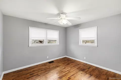Bedroom - 1260 Gilbert St, Flint, MI 48532 photo 3 of 8