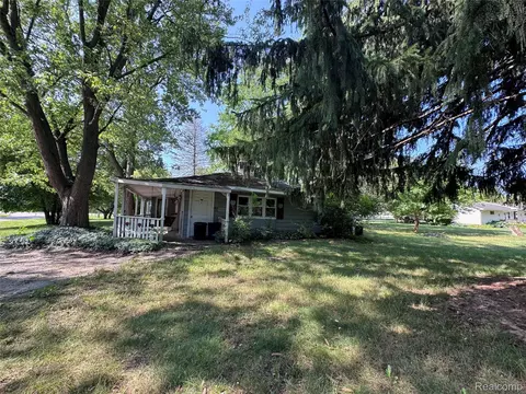 Exterior - 1260 Gilbert St, Flint, MI 48532 photo 10 of 12
