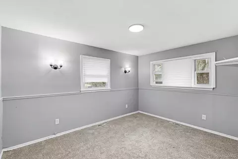 Bedroom - 1260 Gilbert St, Flint, MI 48532 photo 7 of 8