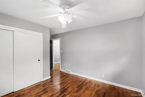 Bedroom - 1260 Gilbert St, Flint, MI 48532 photo 4 of 8