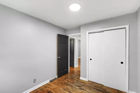 Bedroom - 1260 Gilbert St, Flint, MI 48532 photo 6 of 8