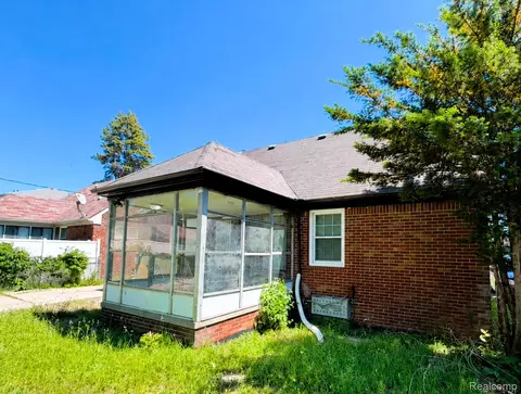 Exterior - 8573 E Outer Dr, Detroit, MI 48213 photo 6 of 10