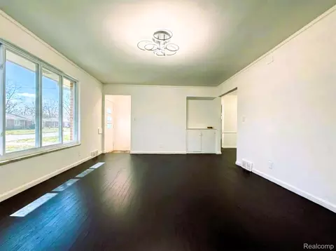 Living - 8573 E Outer Dr, Detroit, MI 48213 photo 2 of 4