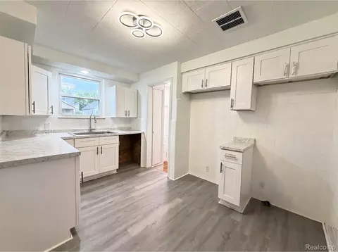 Kitchen - 8573 E Outer Dr, Detroit, MI 48213 photo 2 of 4