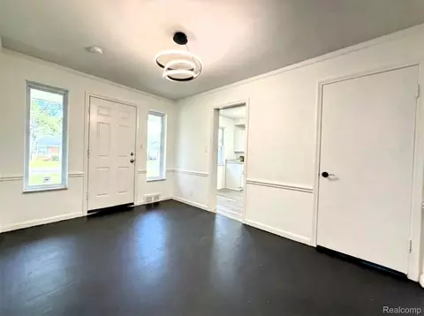 Entry Way - 8573 E Outer Dr, Detroit, MI 48213 photo 1 of 2