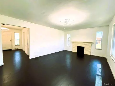 Living - 8573 E Outer Dr, Detroit, MI 48213 photo 3 of 4