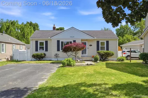 3829 W Auburn Rd, Rochester Hills, MI 48309
