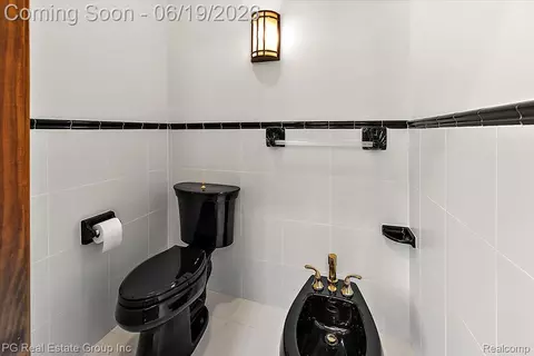 Bath - 2848 E Mill Creek Rd, St. Clair, MI 48079 photo 4 of 7