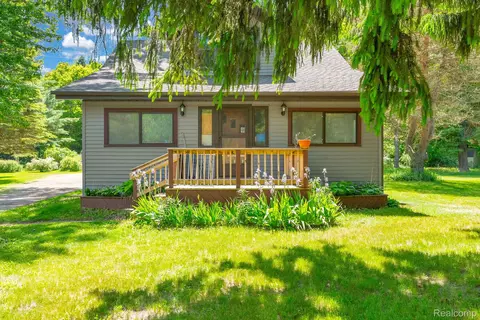 4207 Pine Grove Ave, Fort Gratiot, MI 48059