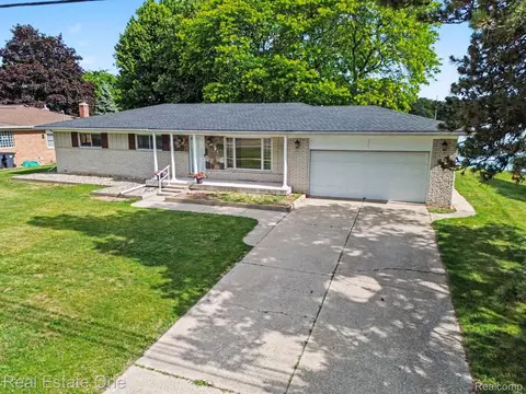 1347 E Square Lake Rd, Troy, MI 48085