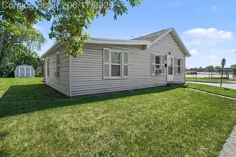 651 S Elm St, Lapeer, MI 48446