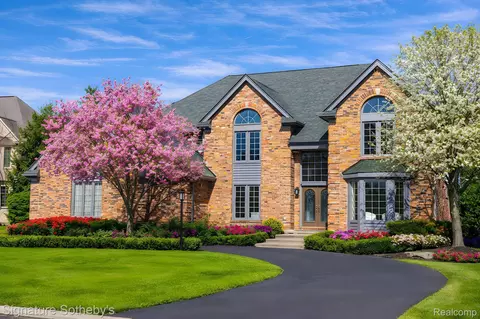 2532 Cedar Brook Ct, Rochester Hills, MI 48309