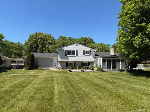 Exterior - 6366 Walker Dr, Troy, MI 48085 photo 2 of 6