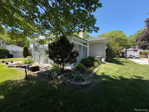 Exterior - 6366 Walker Dr, Troy, MI 48085 photo 4 of 6