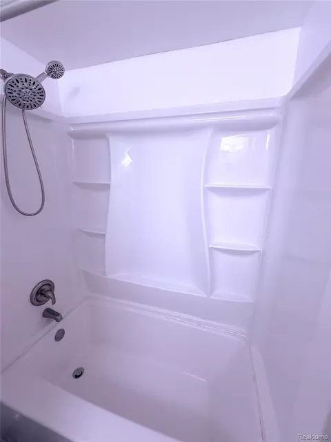Bath - 6366 Walker Dr, Troy, MI 48085 photo 1 of 3