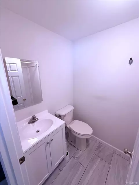 Bath - 6366 Walker Dr, Troy, MI 48085 photo 3 of 3