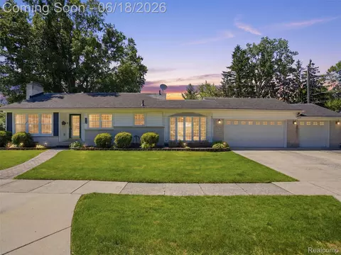 34155 Oakdale St, Livonia, MI 48154