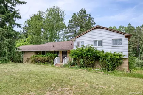 3020 Glengary Rd, Commerce, MI 48382