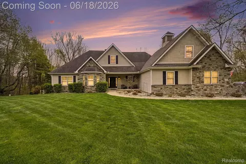 12310 Ivy Ln, Tyrone, MI 48430