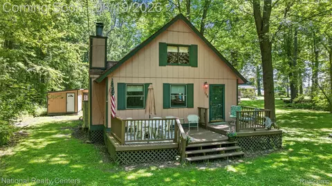 146 Algonac Rd, Clay, MI 48001