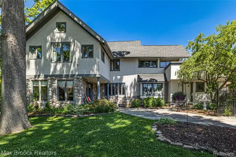 532 Brookside Ave, Birmingham, MI 48009