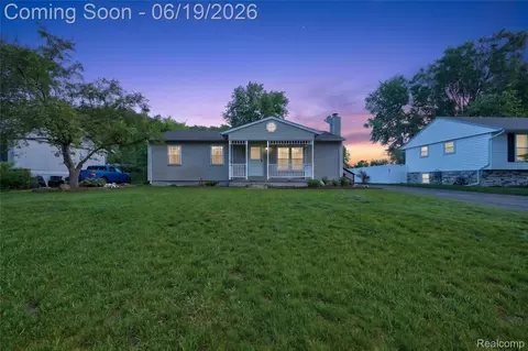 778 Manzano Dr, Wolverine Lake, MI 48390