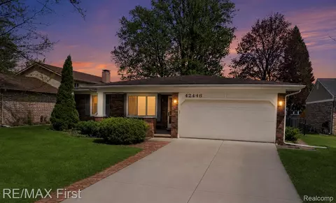 42446 Sycamore Dr, Sterling Heights, MI 48313