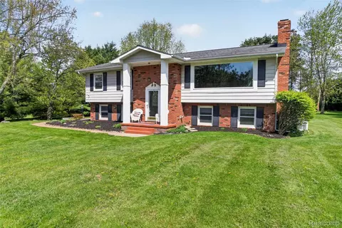 1180 N Hurd Rd, Brandon, MI 48462