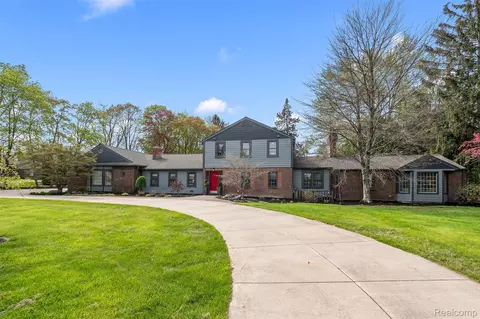 3937 Englewood Ct, West Bloomfield, MI 48323