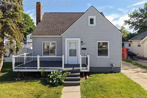 22427 Hanson Ct, Saint Clair Shores, MI 48080