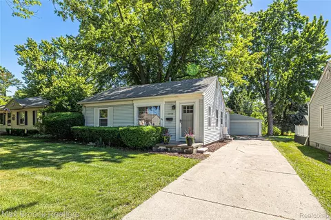 22728 Violet St, Farmington, MI 48336