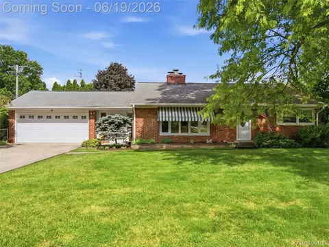 24 Nevada Ave, Rochester Hills, MI 48309