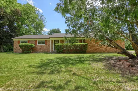3634 South Blvd, Bloomfield Hills, MI 48304